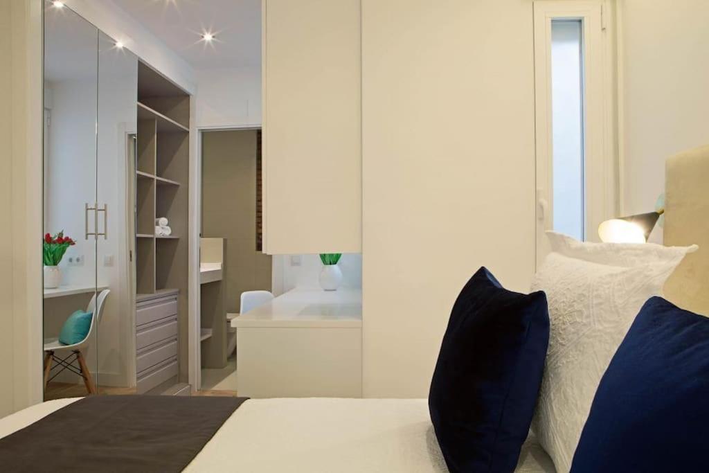 Luminoso Apartamento Con Terraza En Sol Lägenhet Madrid Exteriör bild
