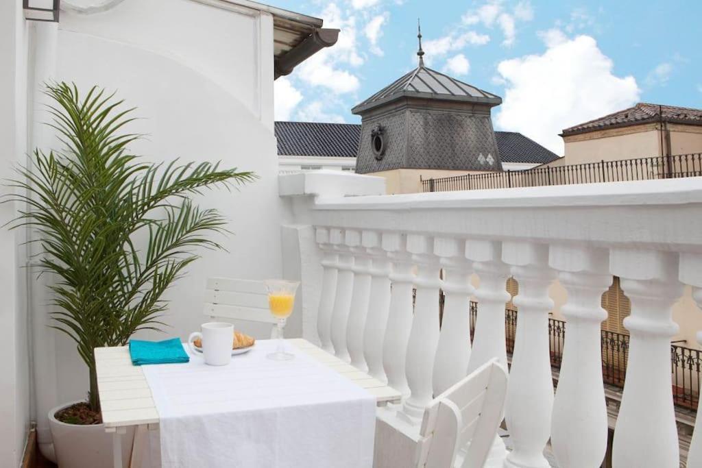 Luminoso Apartamento Con Terraza En Sol Lägenhet Madrid Exteriör bild