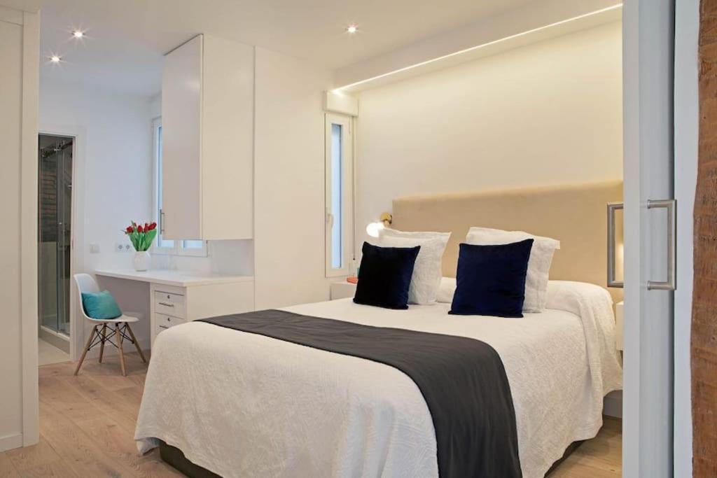 Luminoso Apartamento Con Terraza En Sol Lägenhet Madrid Exteriör bild
