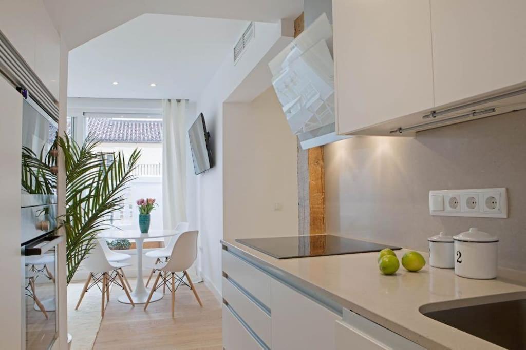 Luminoso Apartamento Con Terraza En Sol Lägenhet Madrid Exteriör bild