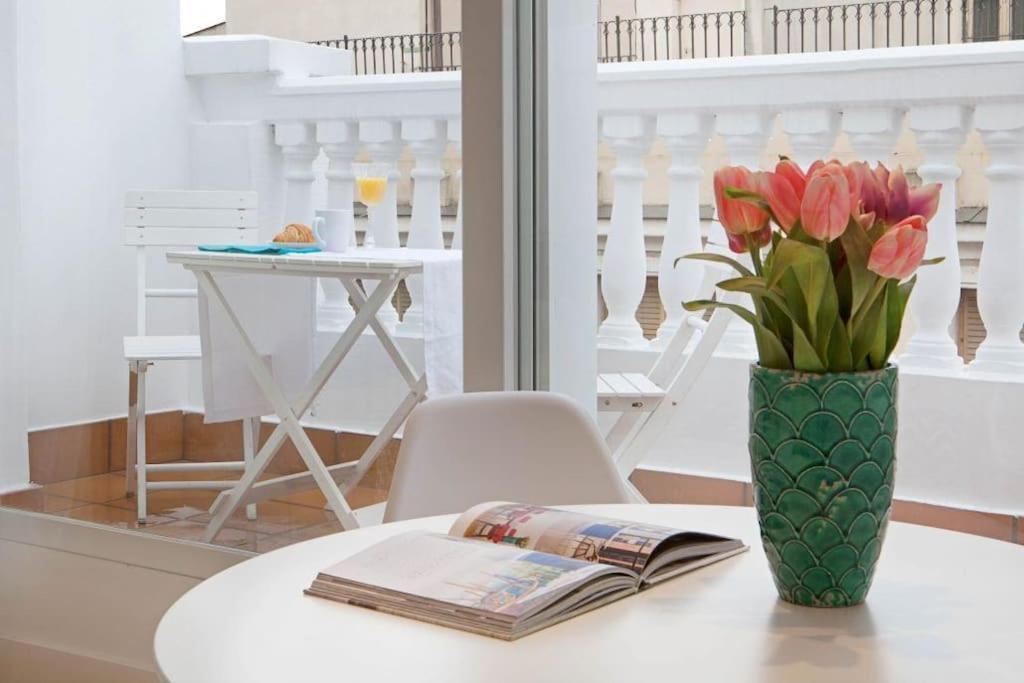 Luminoso Apartamento Con Terraza En Sol Lägenhet Madrid Exteriör bild