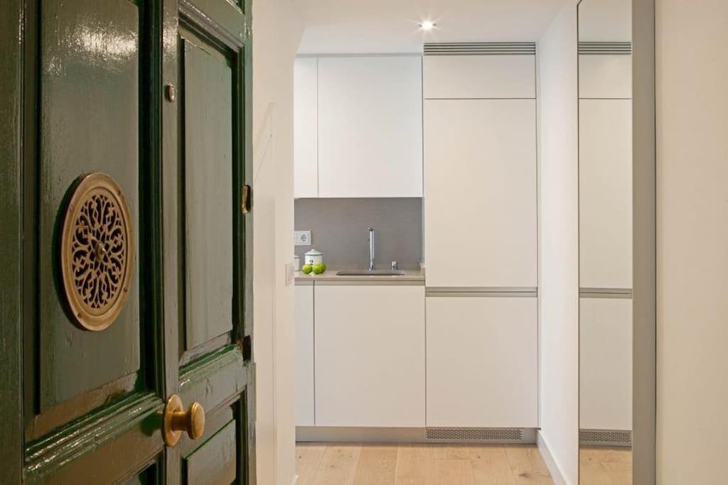Luminoso Apartamento Con Terraza En Sol Lägenhet Madrid Exteriör bild