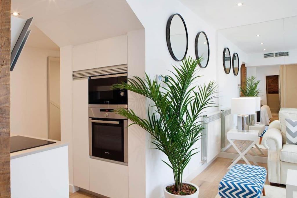 Luminoso Apartamento Con Terraza En Sol Lägenhet Madrid Exteriör bild